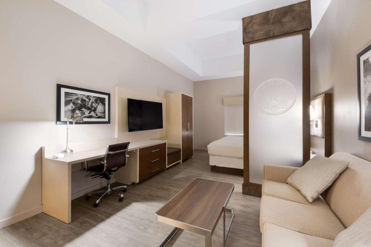 Best Western Bandera Suites & Saloon エクステリア 写真