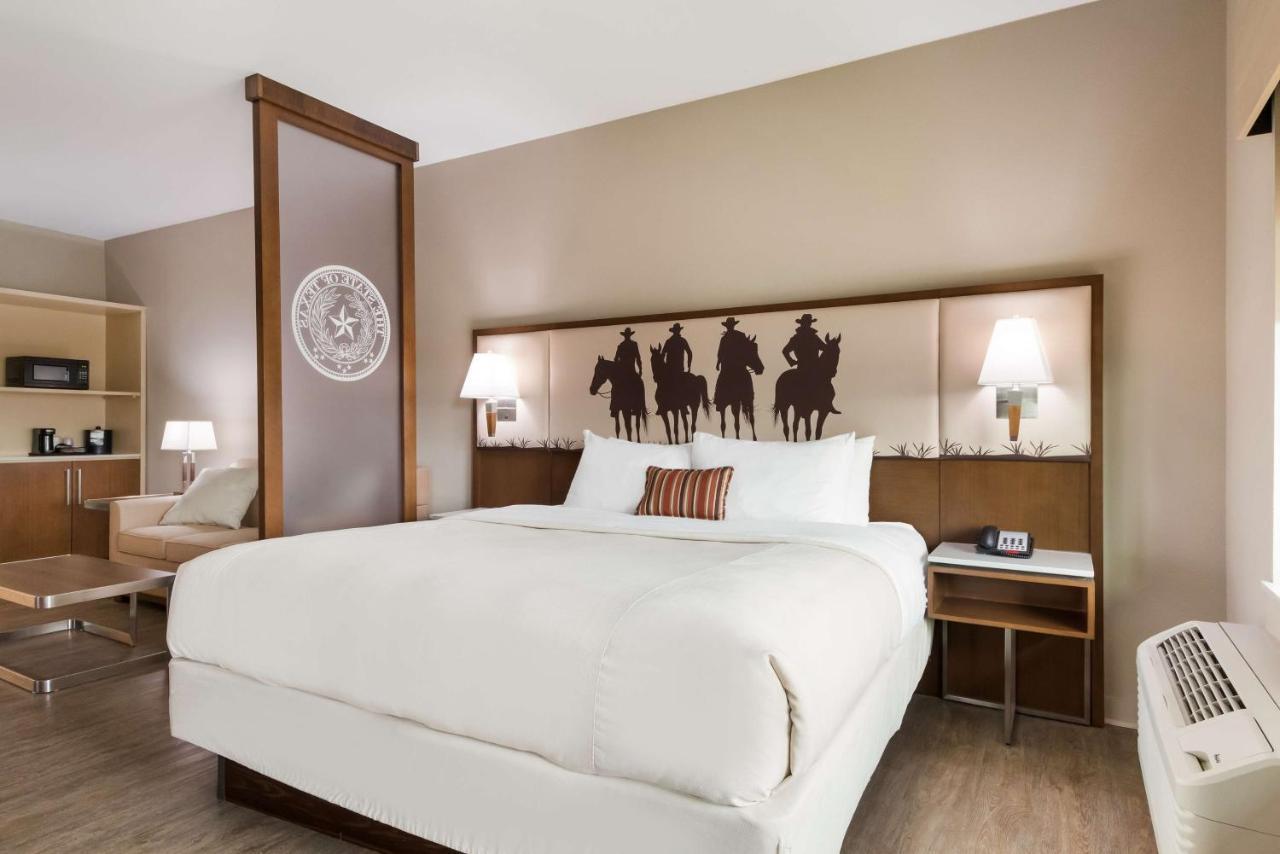 Best Western Bandera Suites & Saloon エクステリア 写真